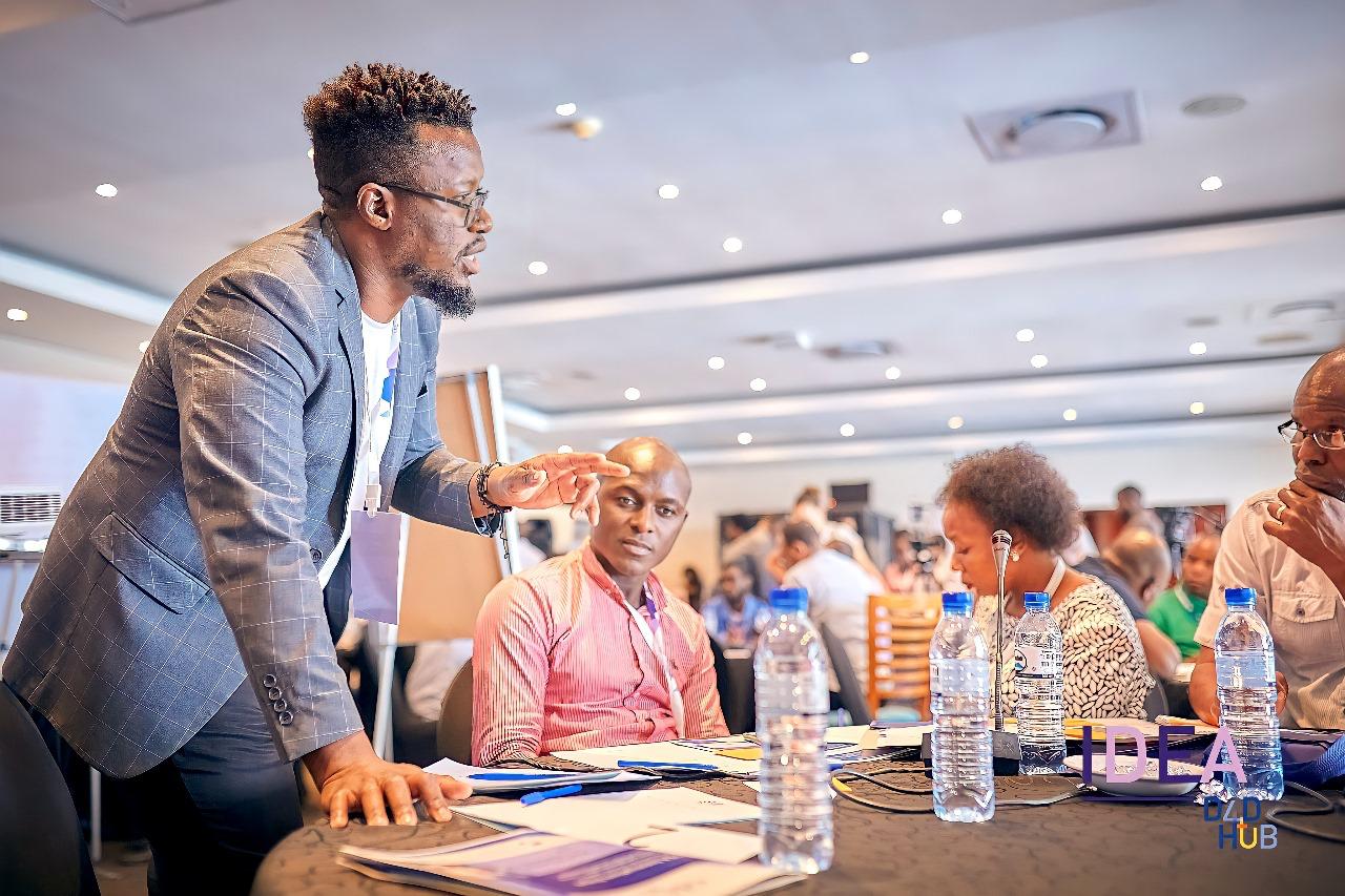 Donald Dimas Conduzindo Formação